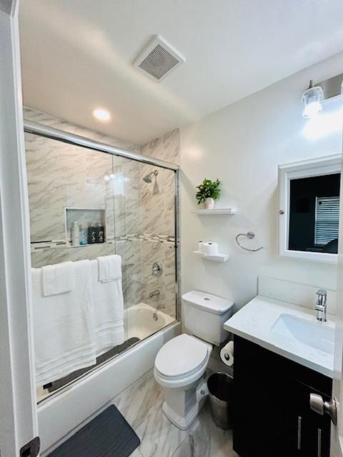 Gated Contemporary 3 Bedroom - 2 Bathroom Home In South La Plus Parking Los Angeles Exteriér fotografie
