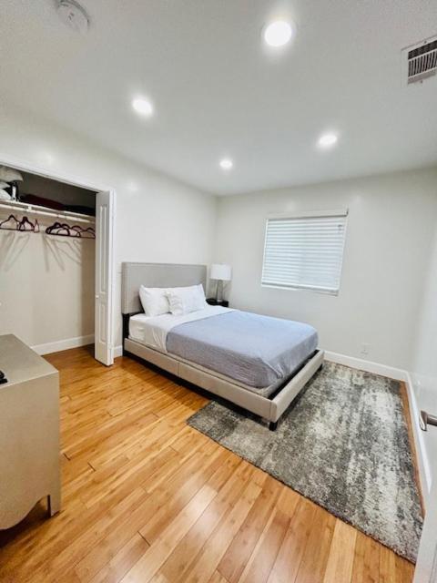 Gated Contemporary 3 Bedroom - 2 Bathroom Home In South La Plus Parking Los Angeles Exteriér fotografie