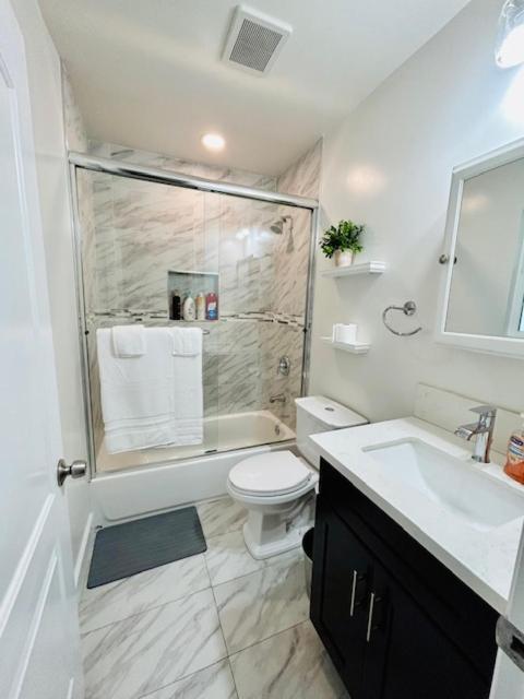 Gated Contemporary 3 Bedroom - 2 Bathroom Home In South La Plus Parking Los Angeles Exteriér fotografie