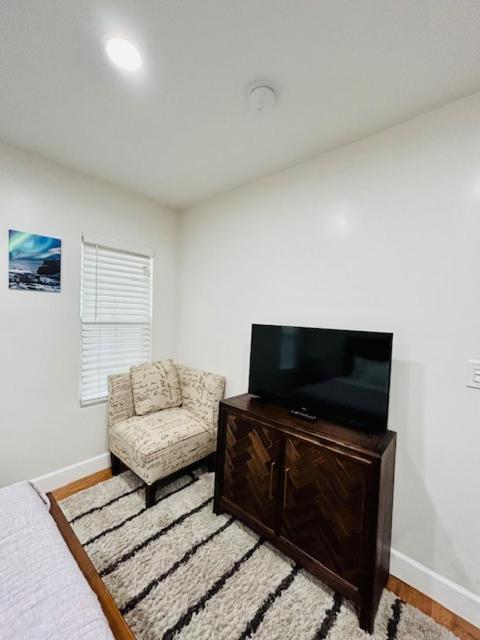 Gated Contemporary 3 Bedroom - 2 Bathroom Home In South La Plus Parking Los Angeles Exteriér fotografie